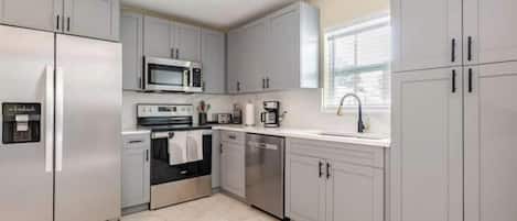 Micro-ondas, cooktop, lava-louças