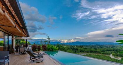 Country house with view of the mountains and river