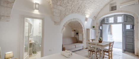 1 Schlafzimmer, BĂŒgeleisen/BĂŒgelbrett, WLAN, BettwĂ€sche