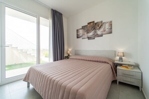 1 slaapkamer, een strijkplank/strijkijzer, wifi, beddengoed