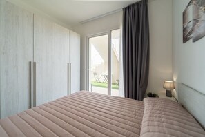 1 slaapkamer, een strijkplank/strijkijzer, wifi, beddengoed