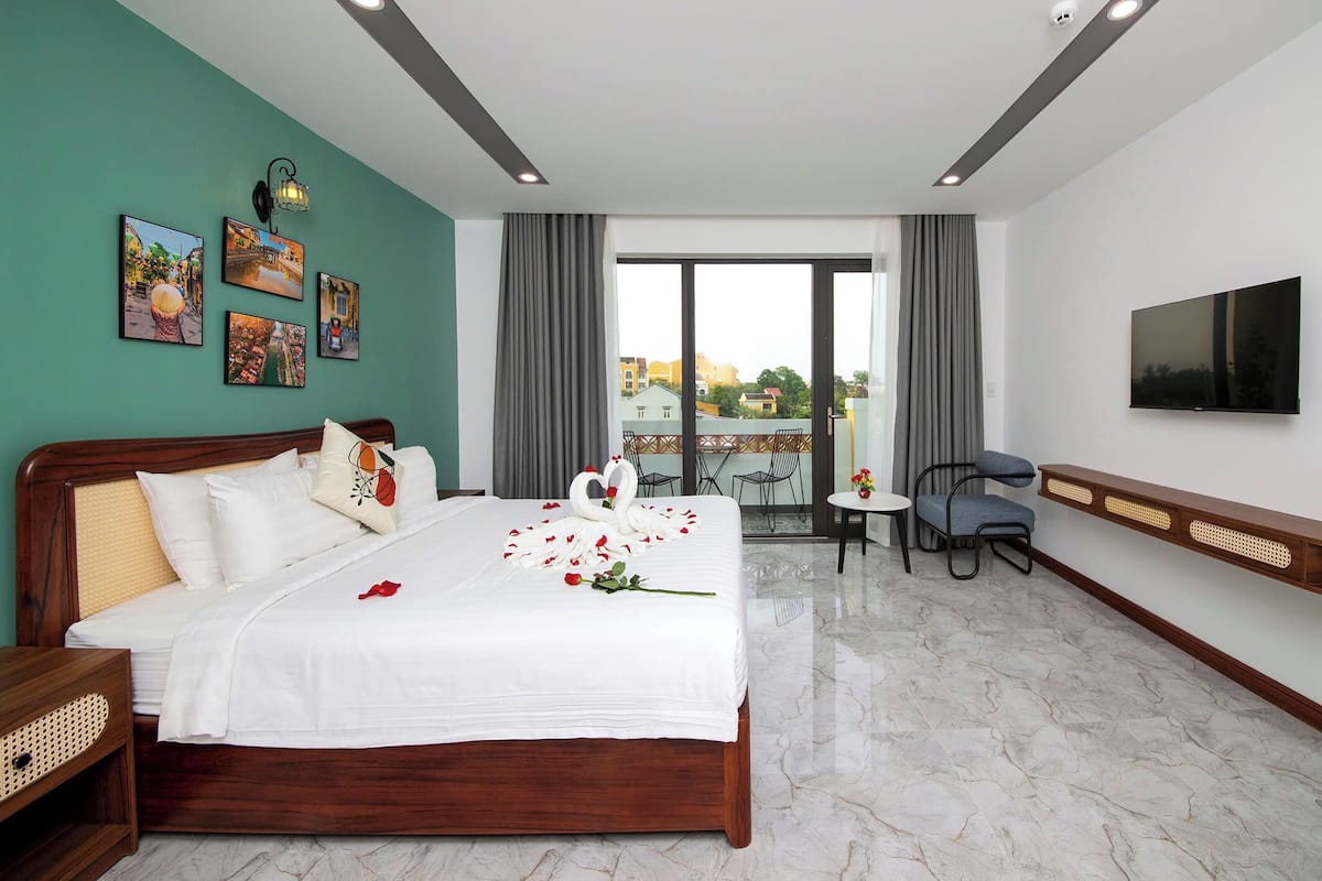 Deluxe Double Room, Balcony | Desk, free WiFi