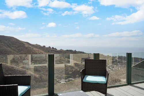 Cozy 2BR Mountain View Private Deck