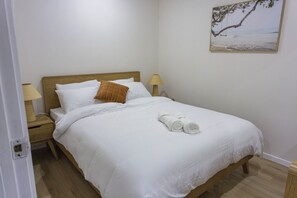 Een strijkplank/strijkijzer, gratis wifi, beddengoed