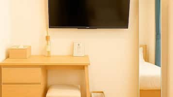 Premier Twin Room (402) | Terrace/patio