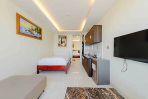Family Apartment, Balcony, Beach View | Private kitchen