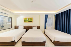 Superior Triple Room | In-room safe, free WiFi - SIN OAE HOTEL (Ho Chi Minh City)