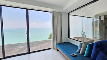 2 bedrooms, minibar, in-room safe, free WiFi