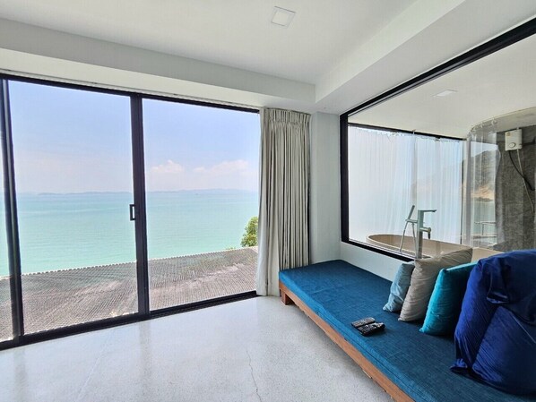 2 bedrooms, minibar, in-room safe, free WiFi