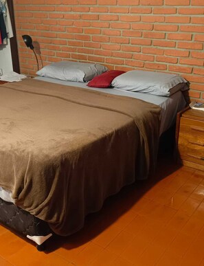 1 chambre, fer et planche à repasser, Wi-Fi, draps fournis