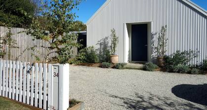 The Little Studio. Cozy and stylish! Trentham weekend couple accommodation.