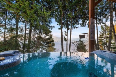 Serene Lake House | Hot Tub + Breathtaking Views!