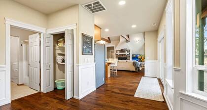 Lakeside Escape Waterfront w/ Hot Tub + MTN Views!