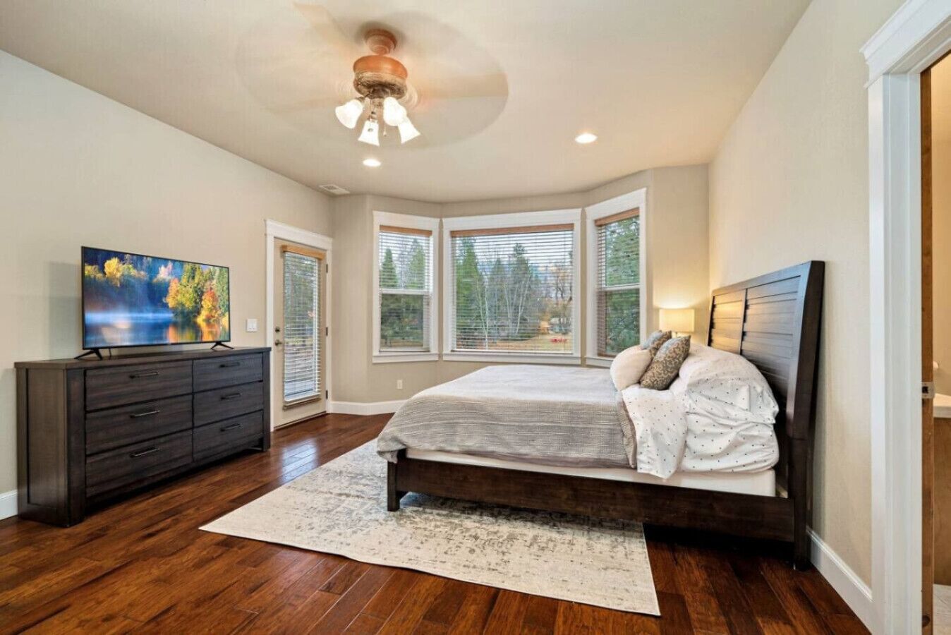 5 多间卧室、熨斗/熨衣板、WiFi、床单