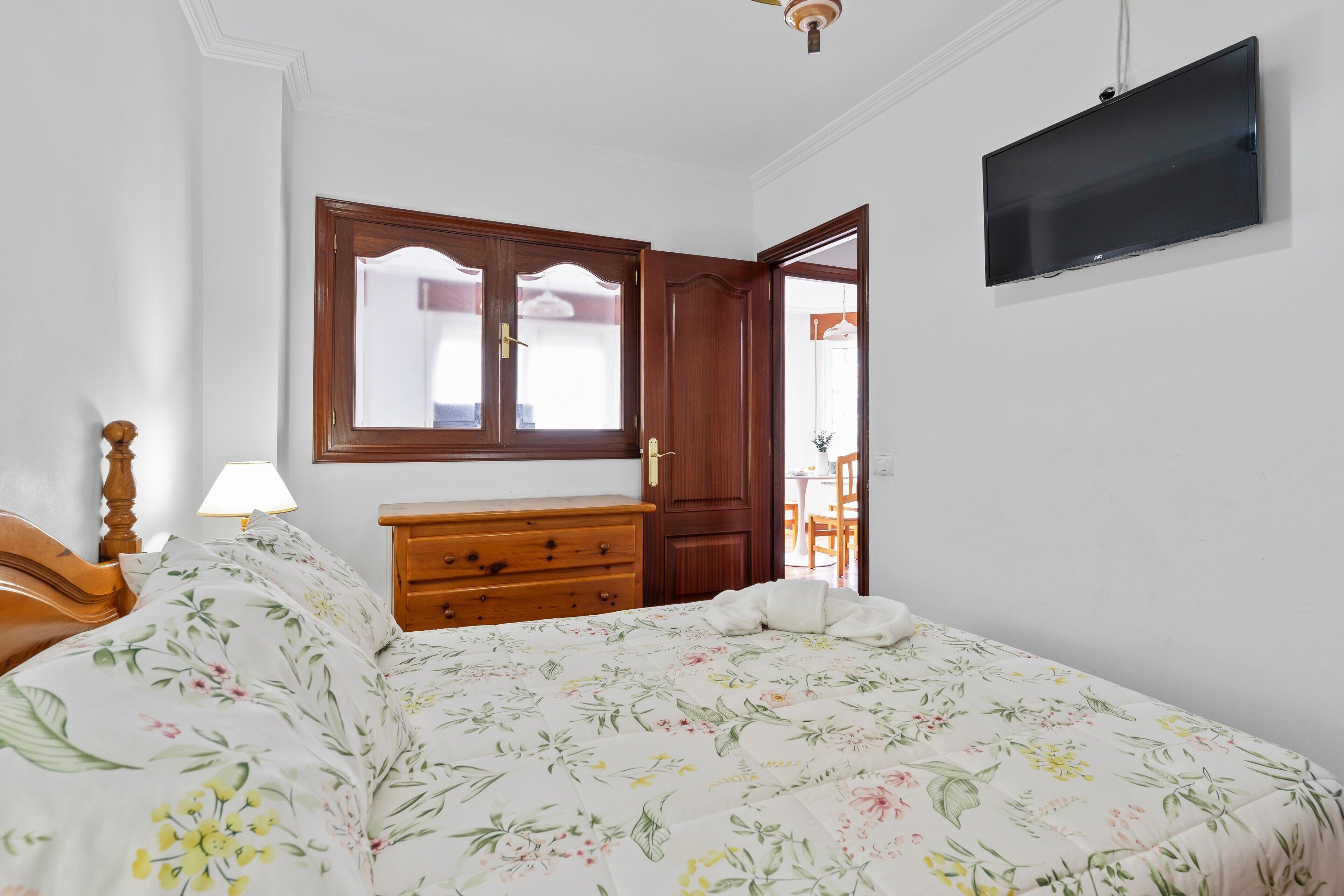 1 slaapkamer, een strijkplank/strijkijzer, gratis wifi, beddengoed
