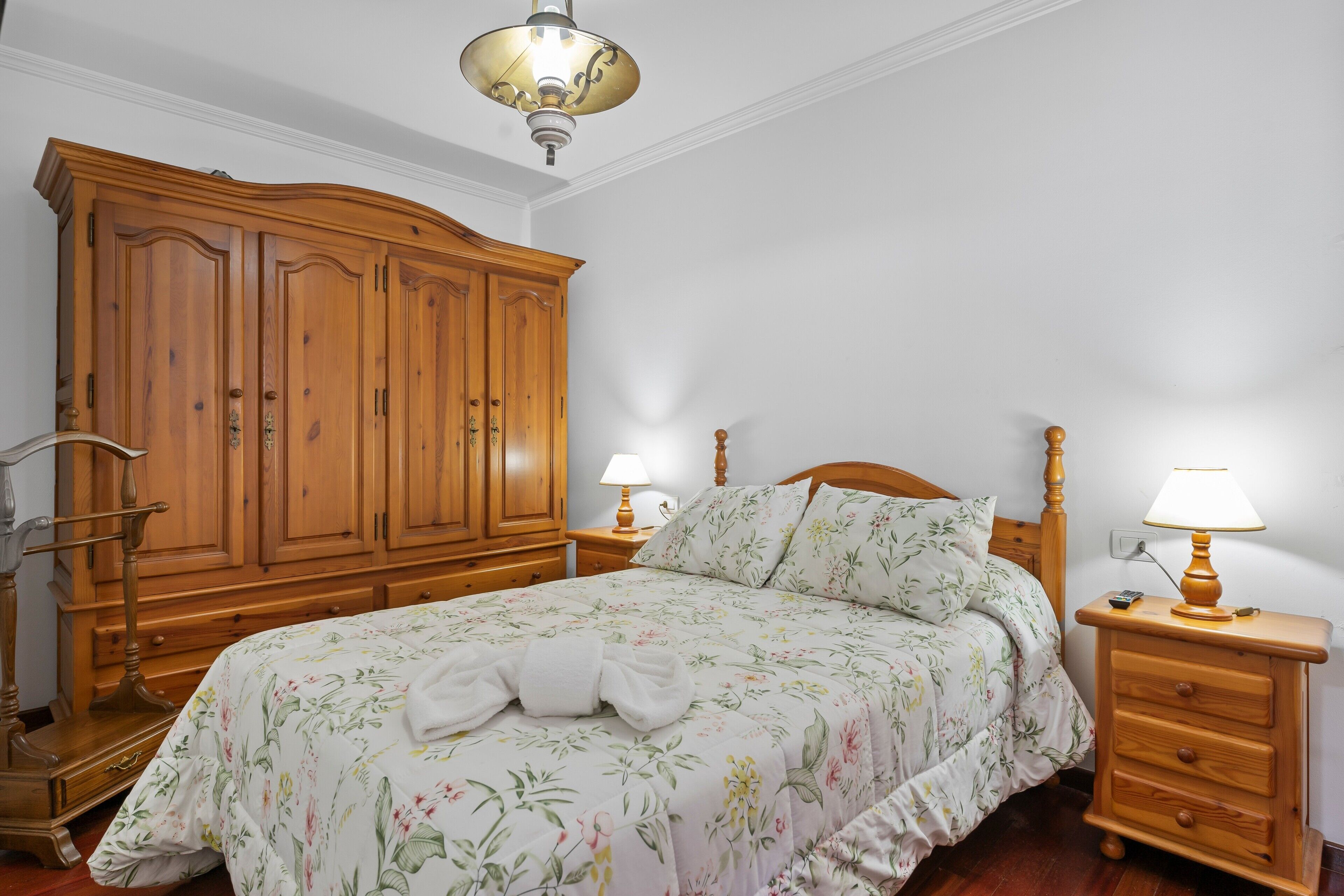 1 slaapkamer, een strijkplank/strijkijzer, gratis wifi, beddengoed