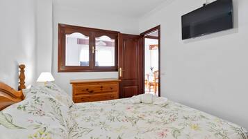 1 slaapkamer, een strijkplank/strijkijzer, gratis wifi, beddengoed