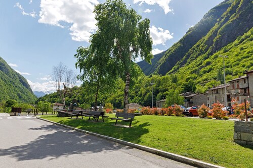 Val Masino Holiday Home with Mountain Views and Private Terrace Barbecue