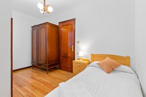 2 室のベッドルーム、アイロン / アイロン台、ベッドシーツ