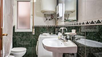 Dusch, hårtork och handdukar