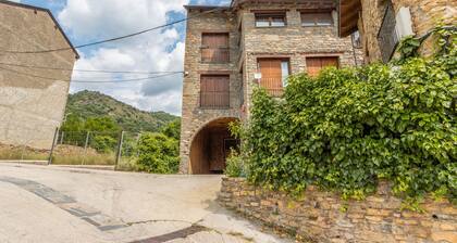 Apartment 'Cambuleta En La Bastida' with Mountain Views, Balcony & Wi-Fi