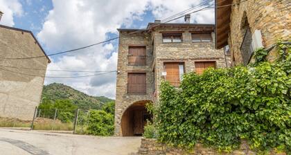 Apartment 'Cambuleta En La Bastida' with Mountain Views, Balcony & Wi-Fi