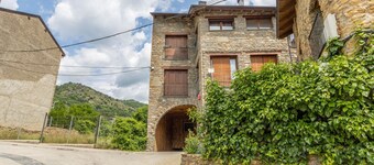 Apartment 'Cambuleta En La Bastida' with Mountain Views, Balcony & Wi-Fi