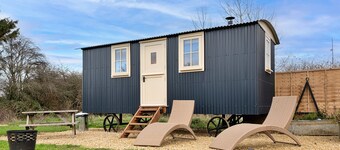 Glamping in Northamptonshire Near Cotswolds