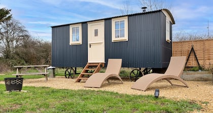 Glamping in Northamptonshire Near Cotswolds