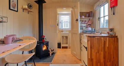 Glamping in Northamptonshire Near Cotswolds