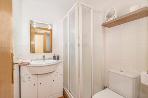 تجهيزات دش، مجففات شعر، مناشف