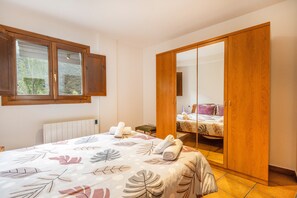 2 عدّة غرف نوم وواي فاي مجانًا وملاءات أسرّة