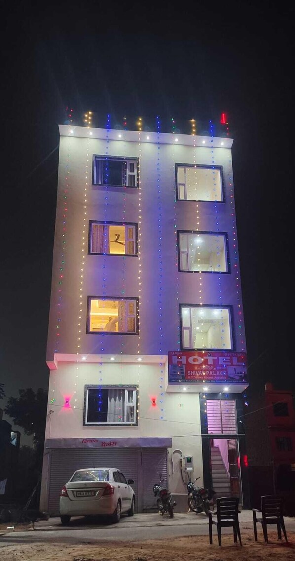 Front of property - Hotel Shivay Palace (Agra)