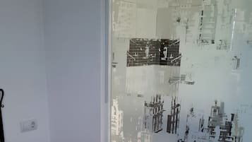 1 Schlafzimmer, BĂŒgeleisen/BĂŒgelbrett, kostenloses WLAN, BettwĂ€sche