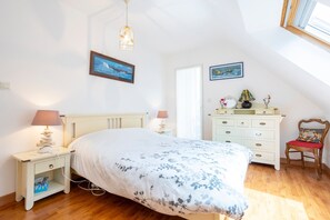 2 bedrooms, iron/ironing board, free WiFi, bed sheets - Spacious holiday home 200 m from the beach with terrace, private garden and Wi-Fi - Ste Marine (Combrit)