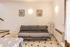 Interior - Holiday Home 'Palau 100m Playa' with Private Terrace and Wi-Fi (L'Escala)