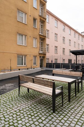 Outdoor dining - Comfy Studio in Central Helsinki, Best Location! (Helsinki)