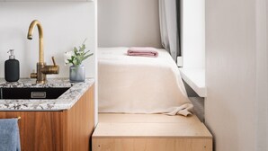 1 soverom, skrivebord, strykejern/-brett og wi-fi (inkludert)