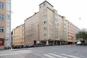Exterior - Comfy Top Floor Studio Apt in Centre of Helsinki (Helsinki)