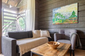 Televisio, takka, kirjoja