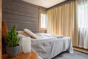 2 Schlafzimmer, Schreibtisch, Bügeleisen/Bügelbrett, Reisekinderbett