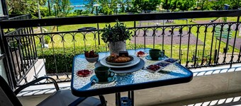 Apartment 'Cinderella's Nest' with Sea View, Wi-Fi and Air Conditioning