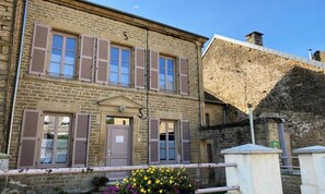 Exterior - Gite de France The Communal Gite (Puilly-et-Charbeaux)