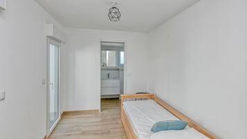 1 bedroom, iron/ironing board, free WiFi