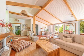 TV, fireplace - GuestReady - Stunning home in Sintra-Cascais Park (Sintra)