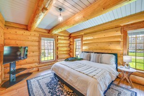 4 bedrooms, desk, internet, bed sheets