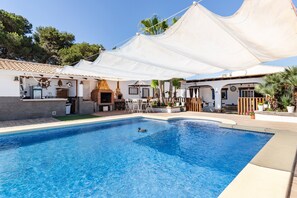 A swimming pool with a duck, outdoor seating, and a covered patio area. - Villa 'Calblanque' with Sea View, Wi-Fi and Air Conditioning (Las Barracas)