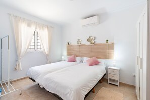 4 bedrooms, iron/ironing board, free WiFi, bed sheets - Villa 'Calblanque' with Sea View, Wi-Fi and Air Conditioning (Las Barracas)