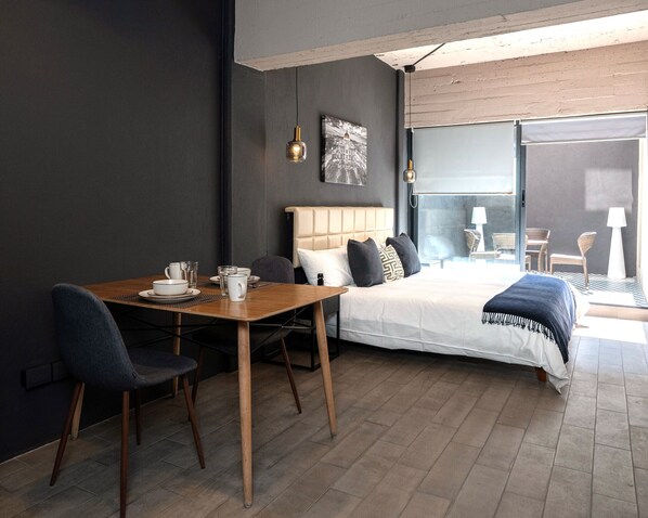 1 chambre, fer et planche à repasser, accès au Wi-Fi (inclus)