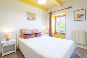 3 chambres, fer et planche à repasser, Wi-Fi gratuit, draps fournis